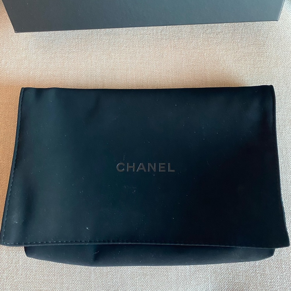Authentic Chanel Wallet on Chain - Black Caviar Leather with Gold hardware - Picture 7 of 16